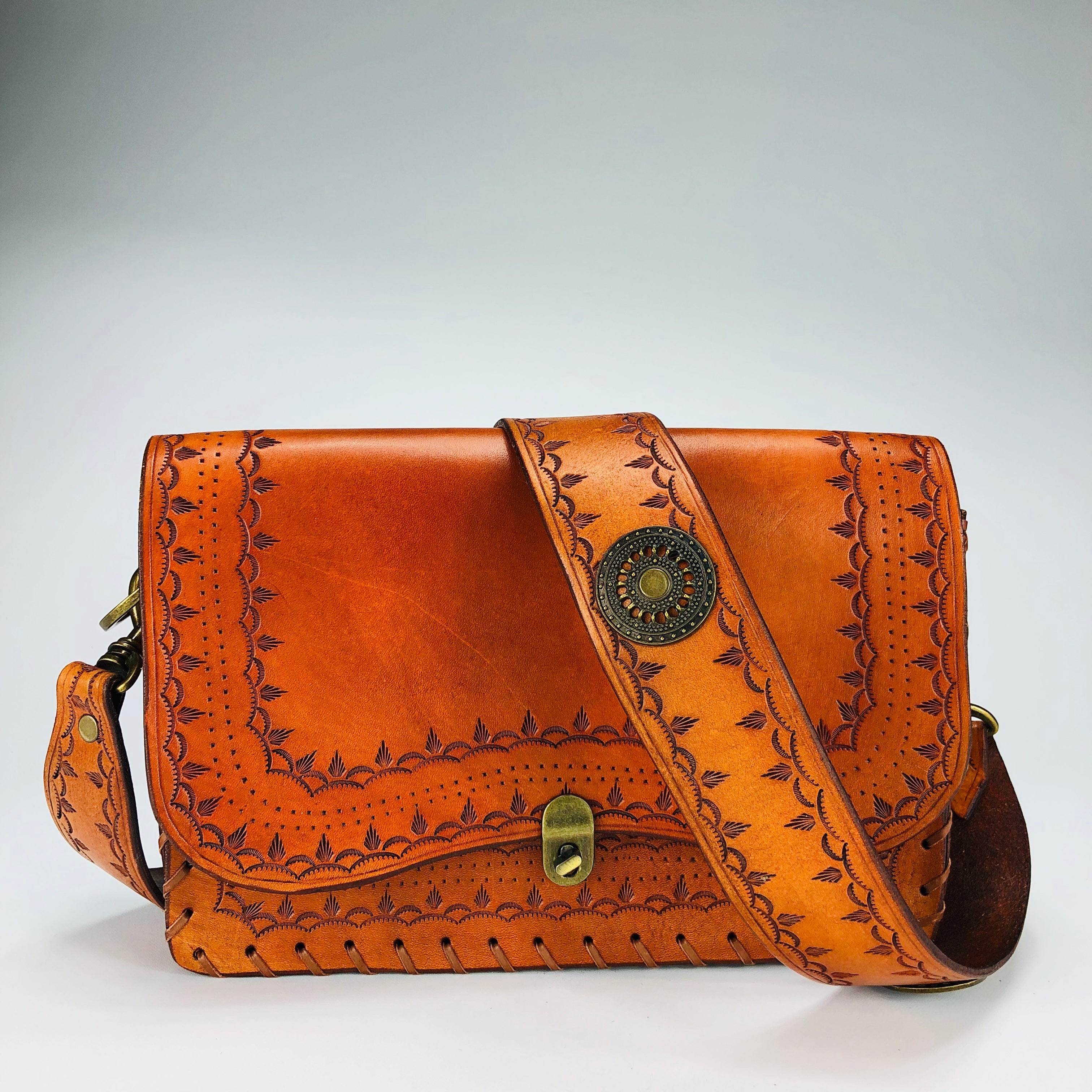 Fergie - Shoulder Bag Tan Deconstructed