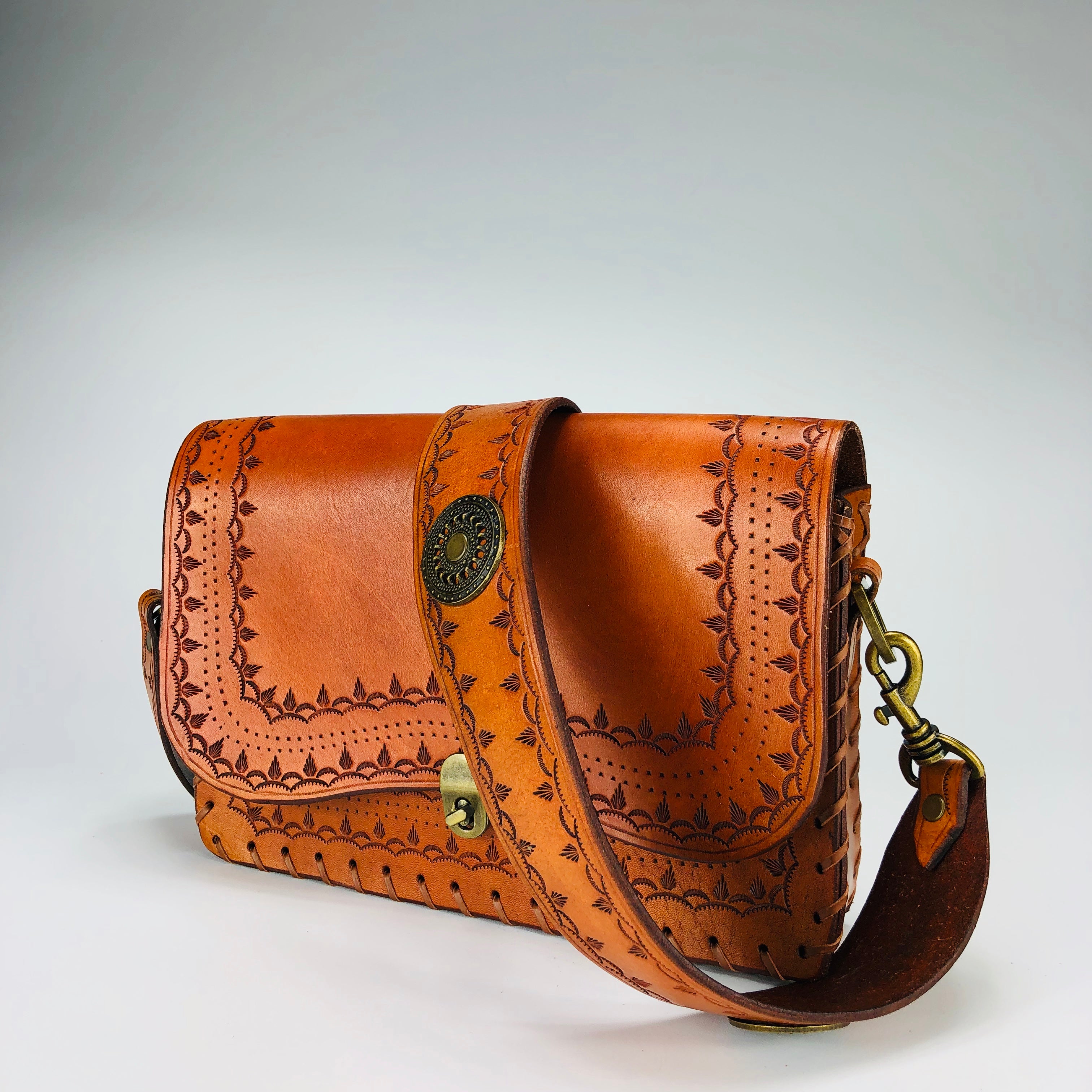 Fergie - Shoulder Bag Tan Deconstructed