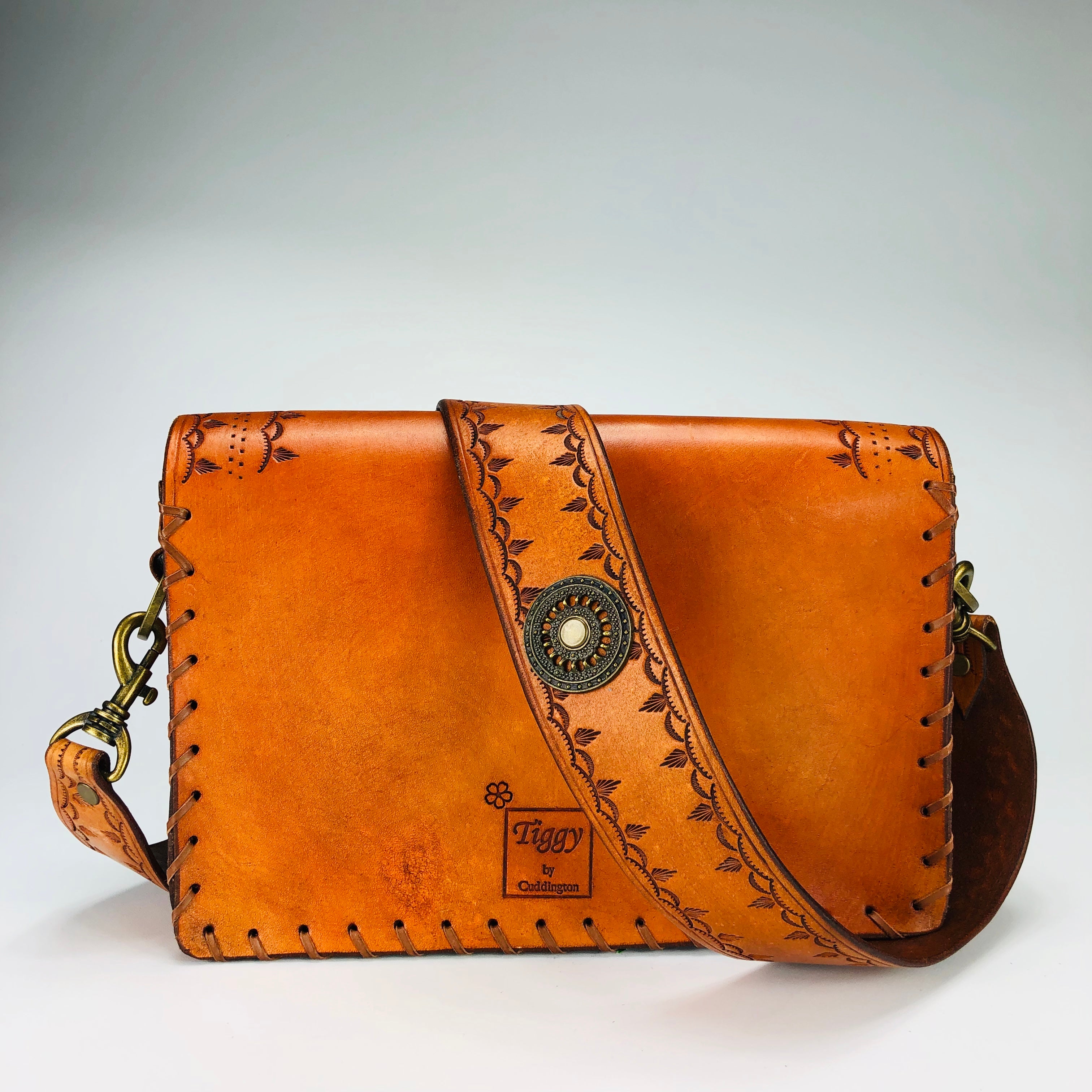 Fergie - Shoulder Bag Tan Deconstructed